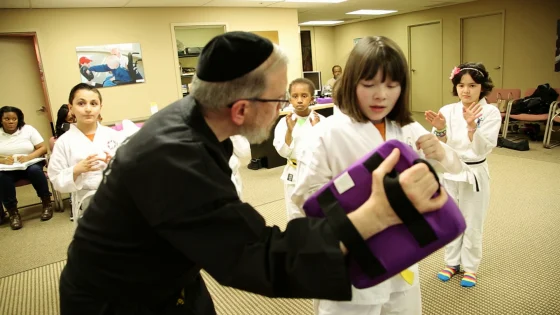 Rabbi uses martial arts to teach kids ‘inner power’ in fight against cancer – Today Show
